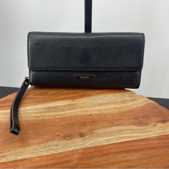 Fossil Julia flap Clutch Wallet Leather Wristlet Black Pebbled - Picture 1 of 7